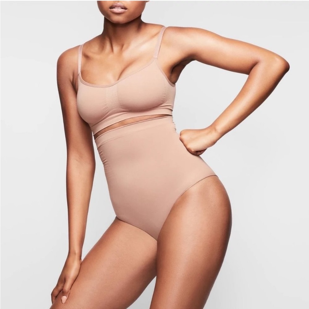 SKIMS SEAMLESS SCULPT HIGH WAISTED BRIEF SIZE SMALL